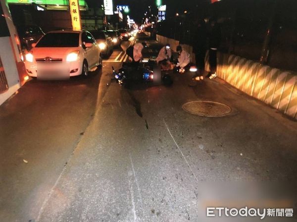 ▲救護人員將受傷3人送醫救治。（圖／八德警分局提供）
