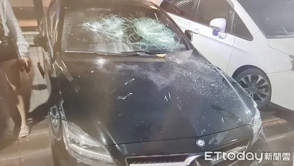 ▲▼蘆洲屁孩過年砸車。（圖／記者陳以昇翻攝）