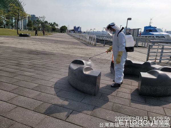 ▲▼高雄引水人案19244星光水岸公園足跡清消畫面。（圖／記者吳世龍翻攝）