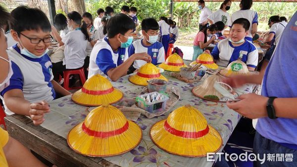 ▲鶯歌心希望農場體驗拔蘿蔔 打造食農樂活教育基地。（圖／新北市農業局提供）