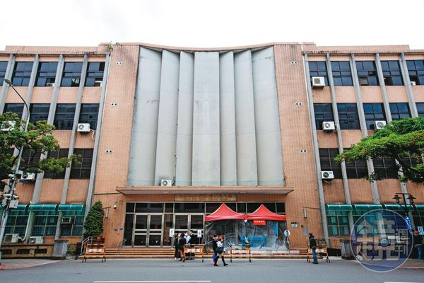 高等法院民事庭最新判決，認定鄭男性侵事實，應賠償蕾蕾60萬元。