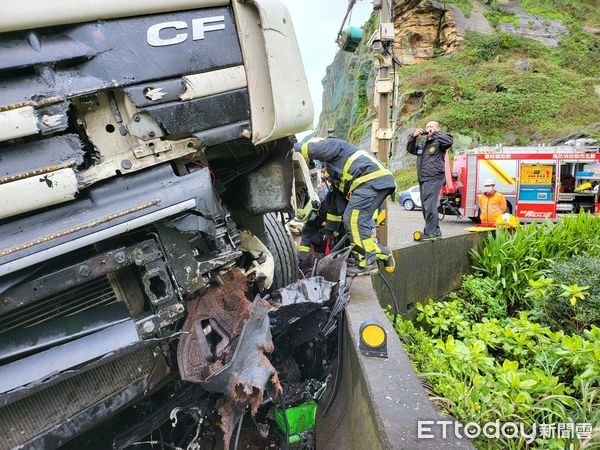 ▲▼基隆嚴重車禍。（圖／記者郭世賢攝）