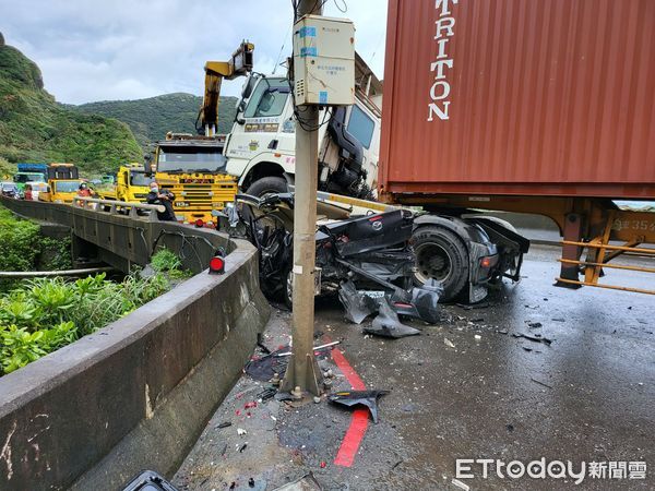 ▲▼基隆嚴重車禍。（圖／記者郭世賢攝）