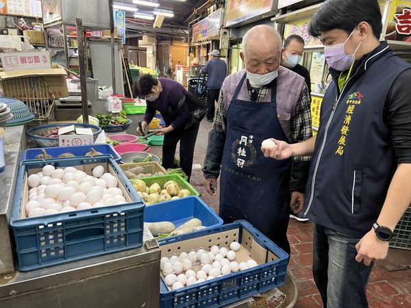 ▲▼外地人來台中掃貨造成雞蛋荒，盧秀燕呼籲中央加速補充。（圖／台中市政府提供）