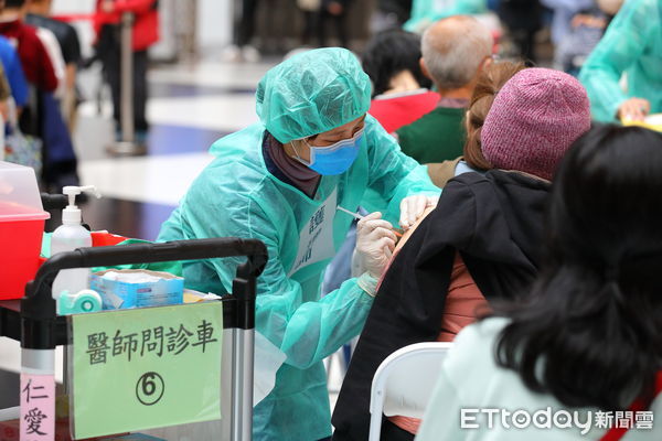 ▲▼第21期公費疫苗預約今起開始施打，台北市政府在台北車站等多個地點開設中大型疫苗集中施打站，提供高端疫苗隨到隨打的服務。（圖／記者湯興漢攝）