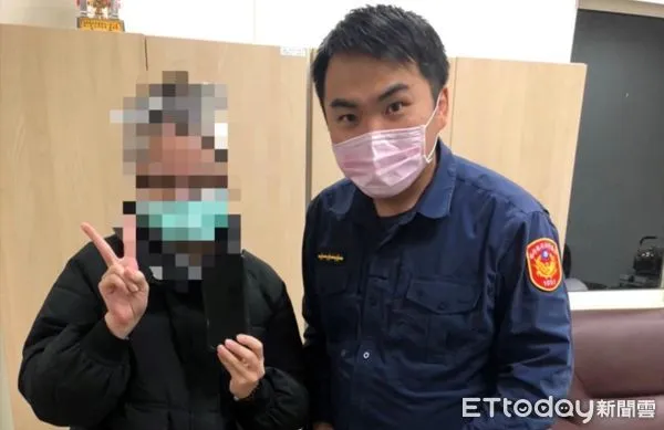 ▲仁愛警方助一名婦人於清境農場內找回滿載回憶的手機。（圖／記者高堂堯翻攝）