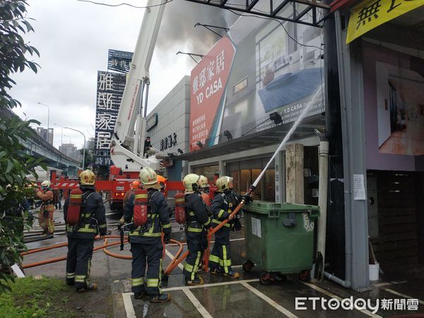 ▲▼新北泰山區工廠火警。（圖／記者陳以昇翻攝）