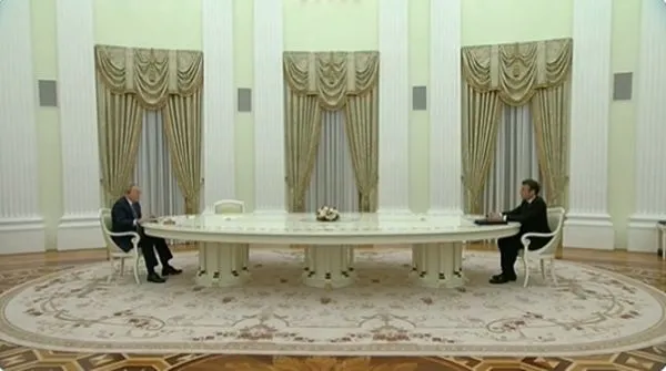 ▲▼法國總統馬克宏7日赴克里姆林宮，與俄羅斯總統普丁會談。（圖／翻攝推特EmmanuelMacron）