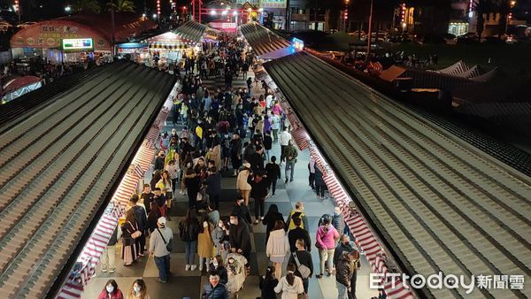 ▲▼東大門夜市因防疫措施採總量管制，春節期間進出人次也近9萬。（圖／花蓮縣政府提供，下同）