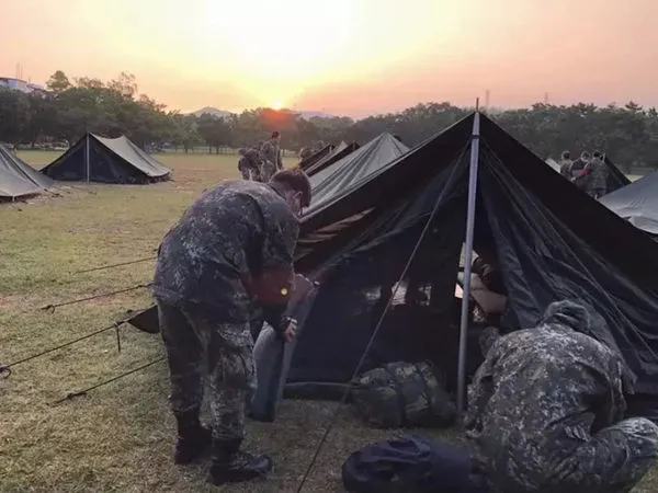 ▲▼陸軍已規劃後備動員教召的部隊將實施野外宿營，然而這樣的訓練科目是否能結合台海實戰所需卻引發爭論。（圖／中華民國陸軍）