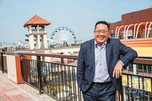 新光吳家第三代吳昕昌率領新光三越殺進Outlet市場。