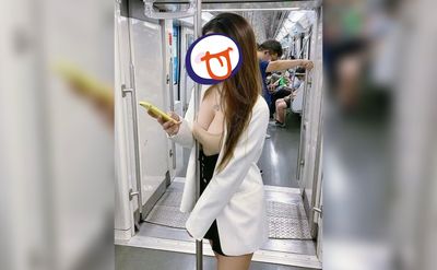 長髮妹搭車「解放白嫩巨球」嬌貼桿 老司機噴鼻血!本尊IG神到了