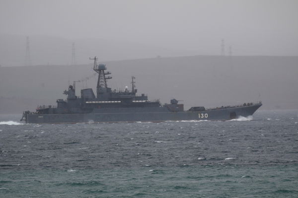 ▲▼俄羅斯海軍軍艦科羅廖夫號起航通過博斯普魯斯海峽。（圖／路透社）