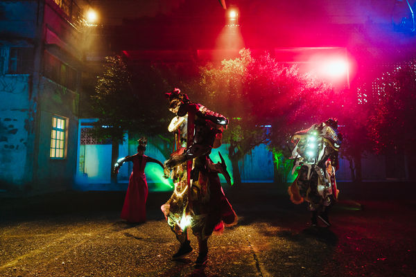 ▲▼樂團「拍謝少年」歌曲〈出巡〉邀請白色恐怖受難者蔡寬裕出演MV。（圖／拚場藝術撞擊pi&agrave;nn-ti&ucirc;nn提供）