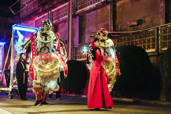 ▲▼樂團「拍謝少年」歌曲〈出巡〉邀請白色恐怖受難者蔡寬裕出演MV。（圖／拚場藝術撞擊pi&agrave;nn-ti&ucirc;nn提供）