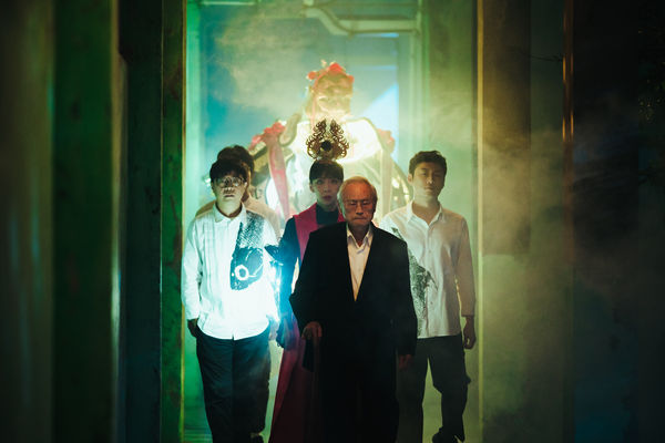 ▲▼樂團「拍謝少年」歌曲〈出巡〉邀請白色恐怖受難者蔡寬裕出演MV。（圖／拚場藝術撞擊pi&agrave;nn-ti&ucirc;nn提供）