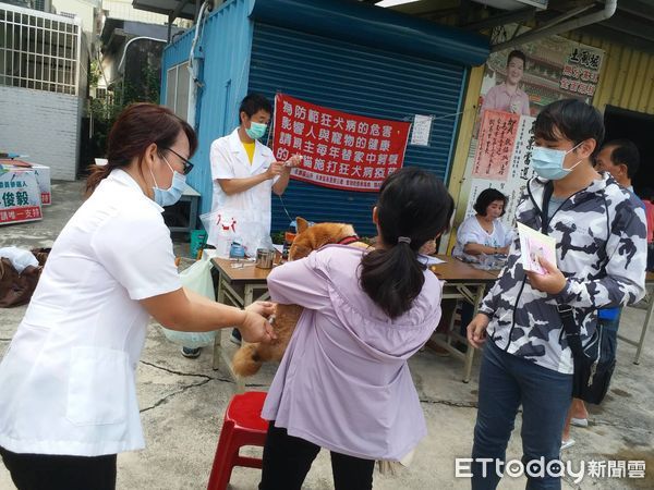 ▲台南市動保處辦理狂犬病巡迴注射暨寵物登記活動，以提升狂犬病整體免疫注射率。（圖／記者林悅翻攝，下同）
