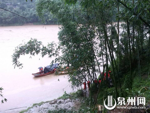 台灣旅遊團巴士在福建漳州華安境內傳出墜河意外。九龍江現場。(圖／翻攝自大陸網站)