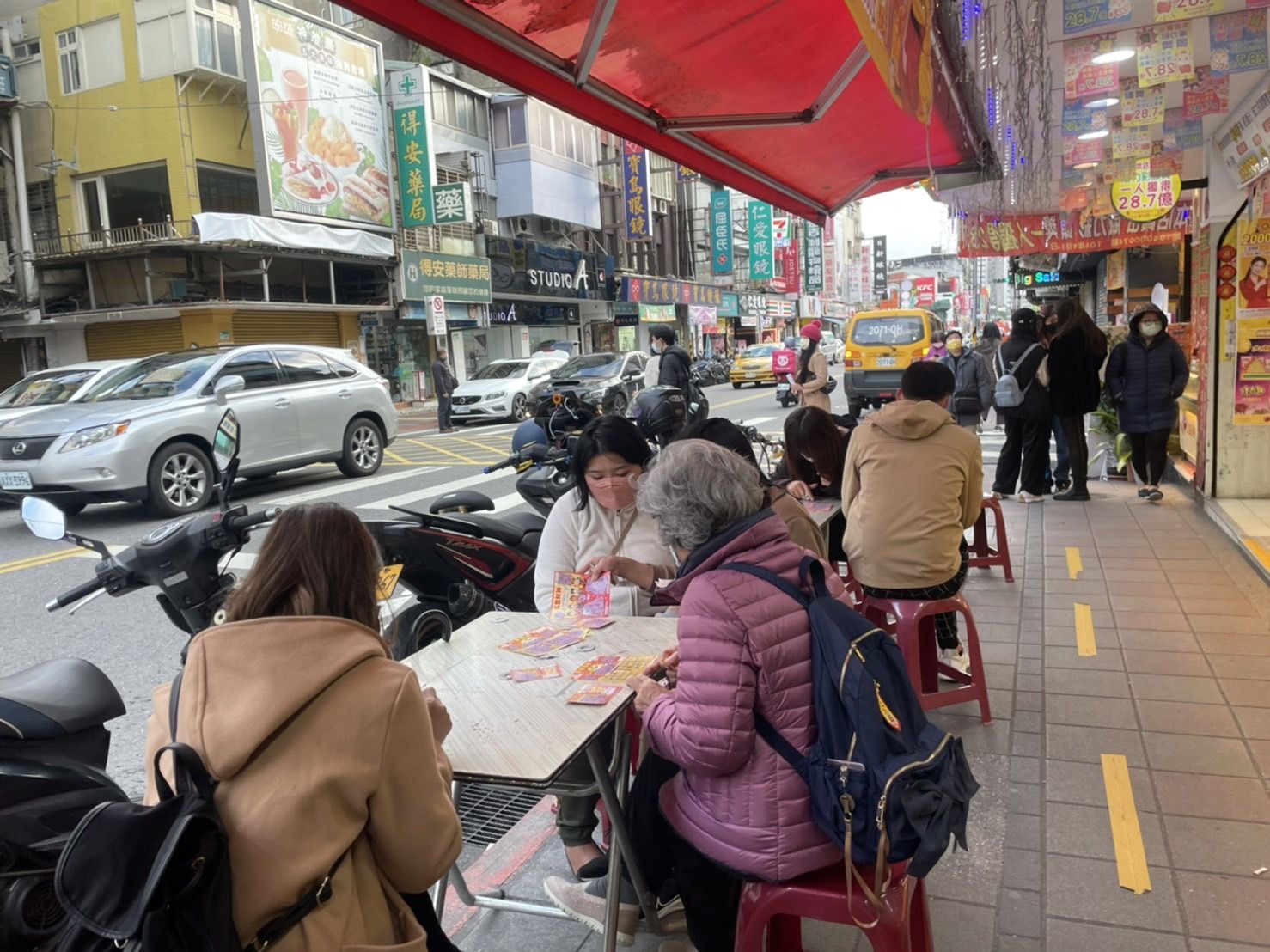 ▲士林,飛來發彩券行,威力彩。（圖／記者陳依旻攝）