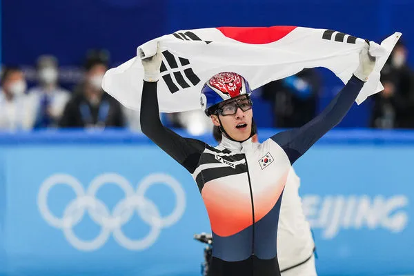 ▲▼    北京冬奧男子短道競速滑冰1500公尺決賽由南韓選手黃大 、中國任子威失格        。（圖／CFP）