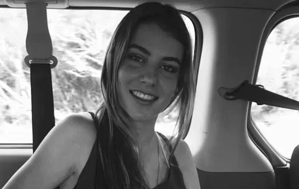 20歲妹海上漂浮突然衝出大白鯊　重傷爆血「絕命狂游200m」上岸。（圖／翻攝自Facebook）