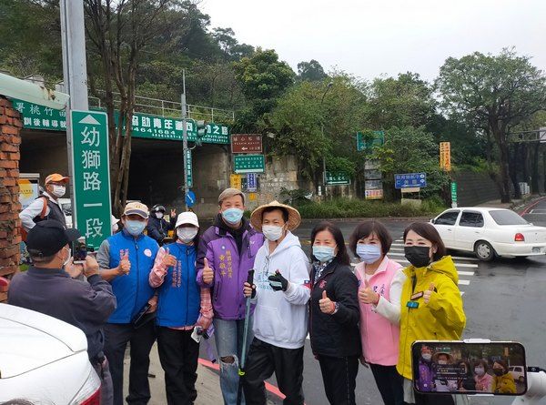 ▲羅智強全台徒步，風雨中感受桃園人熱情成「前進的力量」。（圖／翻攝自羅志強臉書）