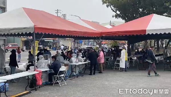 ▲▼高雄岡山和平公園廣場社區篩檢站。（圖／記者賴文萱翻攝）