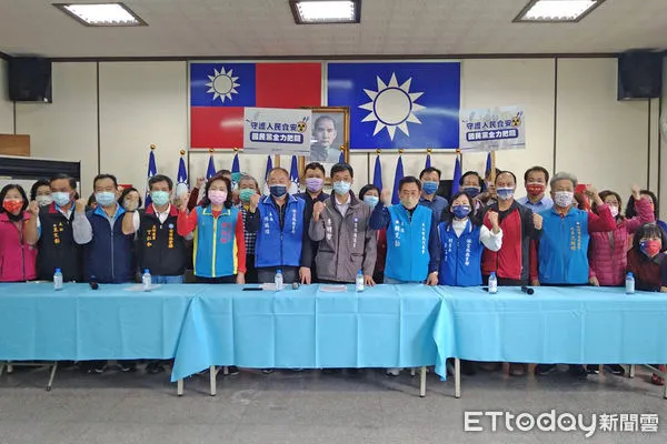 ▲國國民黨雲林縣議會黨團今日召開記者會，表達「核食侵害國人健康的風險，絲毫不妥協」的立場；主委陳瑞雄、縣議員李明哲、賴淑娞等各級幹部均出席表達意見。（圖／記者蔡佩旻翻攝）