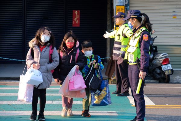 ▲新竹市警察局啟動「護童專案」有效疏處交通、維護安全。（圖／新竹市政府提供）