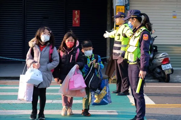 ▲新竹市警察局啟動「護童專案」有效疏處交通、維護安全。（圖／新竹市政府提供）