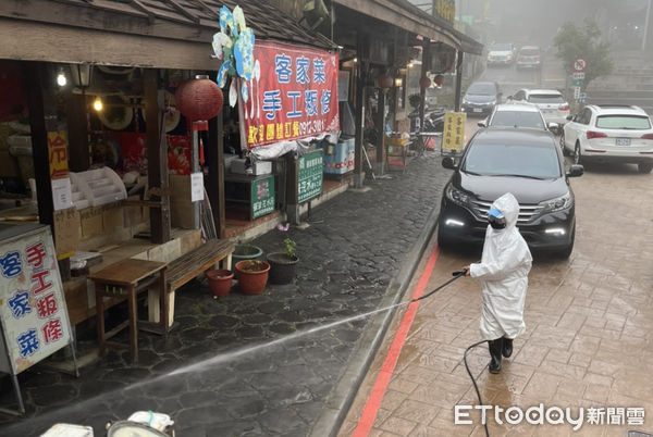 ▲屏東確診姐妹及其家族，春節期間前往苗栗縣旅遊，足跡遍及7鄉鎮；縣府緊急調派人員施行清消工作。（圖／記者黃孟珍翻攝，下同）