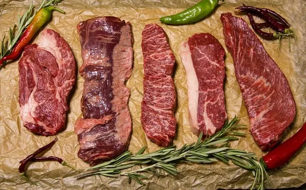 ▲▼牛肉,豬肉,肉,肉類。（圖／取自免費圖庫Pixabay）