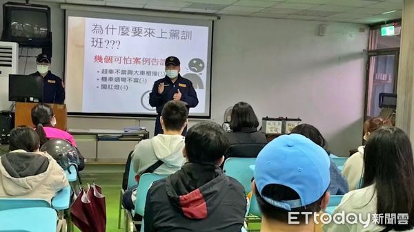 ▲基隆學生免費機車考照 警開班培訓宣導正確觀念。（圖／記者郭世賢翻攝）