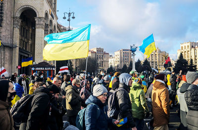 剩下3天！烏克蘭首都基輔數千人街頭遊行　團結抗俄「反抗到底」