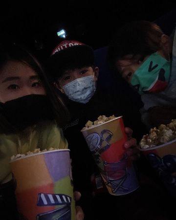 ▲王君萍在電影院被插隊。（圖／翻攝自Instagram／王君萍）