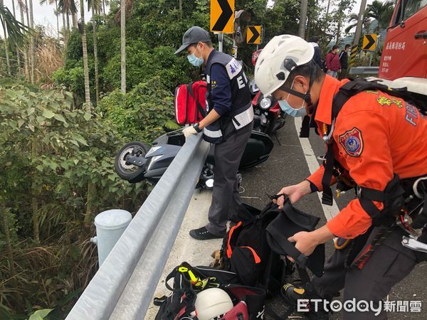 ▲▼ 鄭姓民眾兩兄弟搭乘機車意外摔車，人跌落台三線旁深約10米邊坡。（圖／記者翁伊森翻攝）