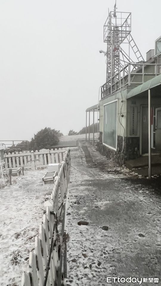 玉山0214下雪。（圖／氣象局）