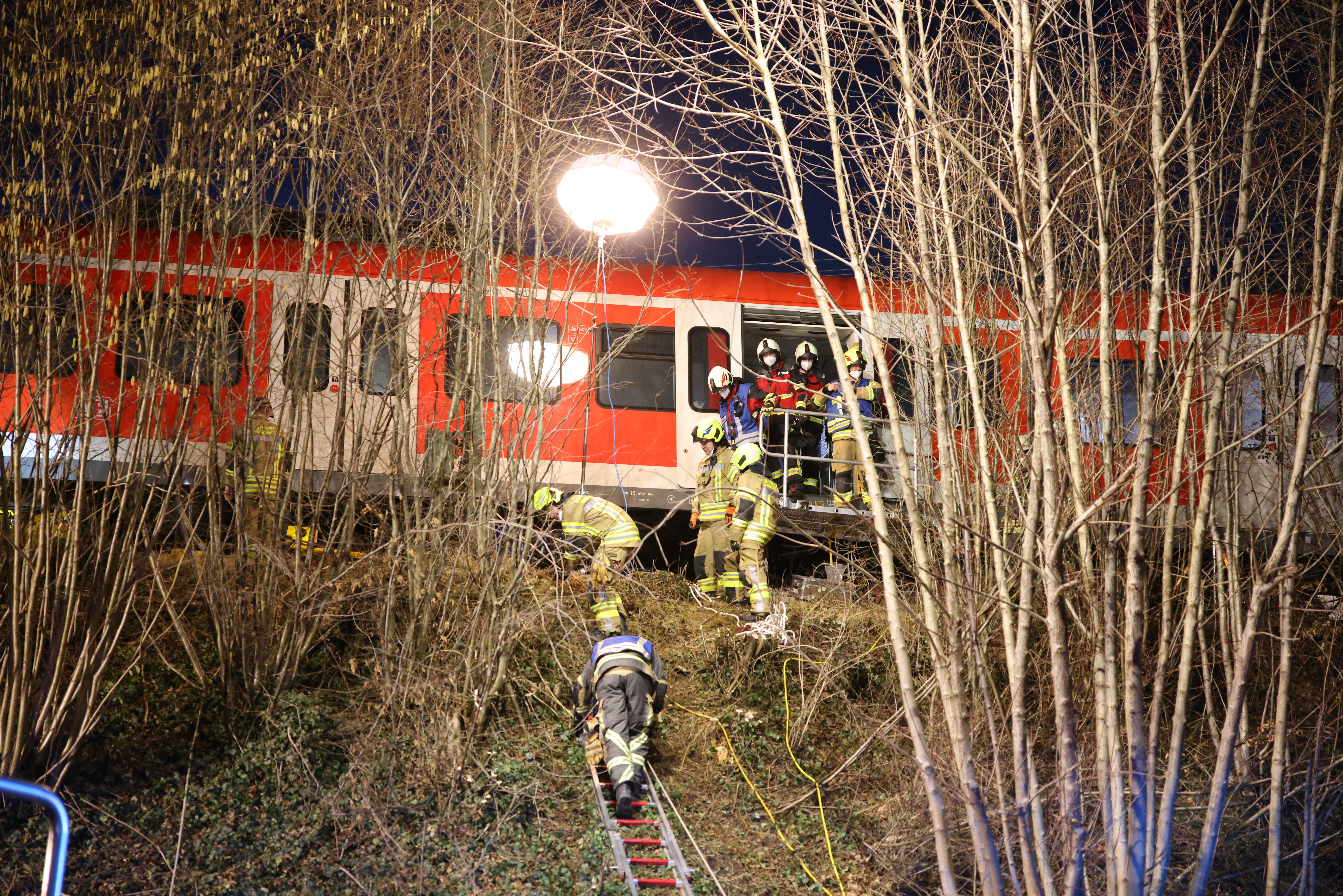 ▲▼德國慕尼黑2輛列車對撞。（圖／達志影像／美聯社）