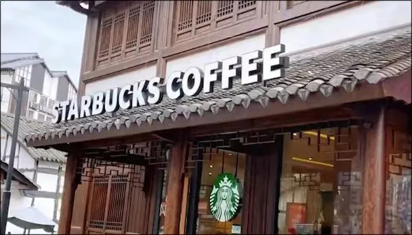 ▲▼星巴克轟走門口用餐中國公安　「影響我們品牌形象」。（圖／翻攝自微博）