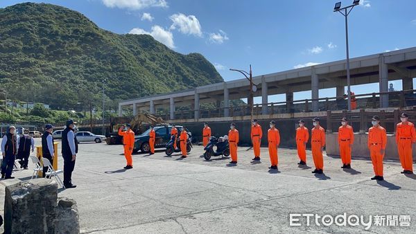 ▲台東蘭嶼飛魚文化登場海巡協助守護傳統文化。（圖／記者楊漢聲翻攝）