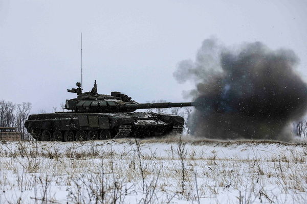 ▲▼俄羅斯坦克部隊在列寧格勒地區的軍演中開火。（圖／路透）