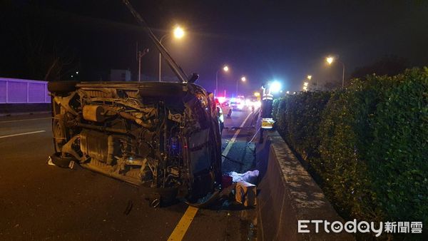 ▲▼國道1號苗栗三義段廂型車車禍，夫死妻傷。（圖／記者黃孟珍翻攝）