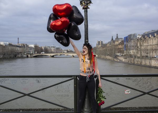 ▲▼女性主義組織Femen於2020年2月14日在法國巴黎進行反家暴抗議。 （圖／達志影像／美聯社）