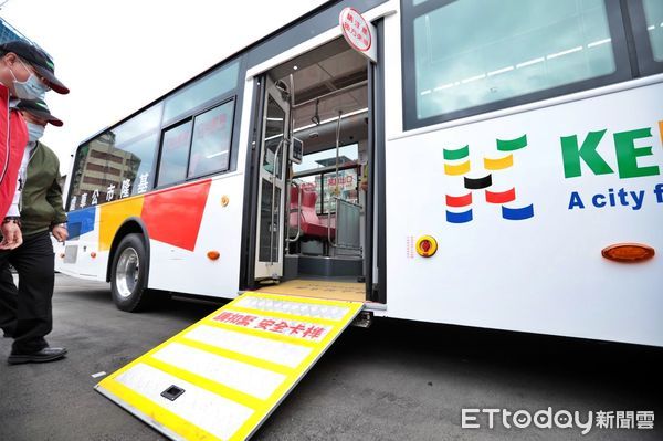 ▲新形象、新彩繪 基隆低地板6輛公車正式上路。（圖／記者郭世賢翻攝）