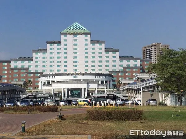 ▲立委陳椒華敦促政府改善全台灣各縣市農地違法設置超商一事，台南市政府表示，若查到違規屬實，則將依法開罰。（圖／記者林悅攝）