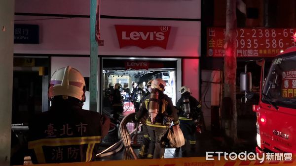 ▲▼西門町商圈大火燒掉Levis　店員崩潰「整間店衣服全毀了」。（圖／記者黃彥傑攝）