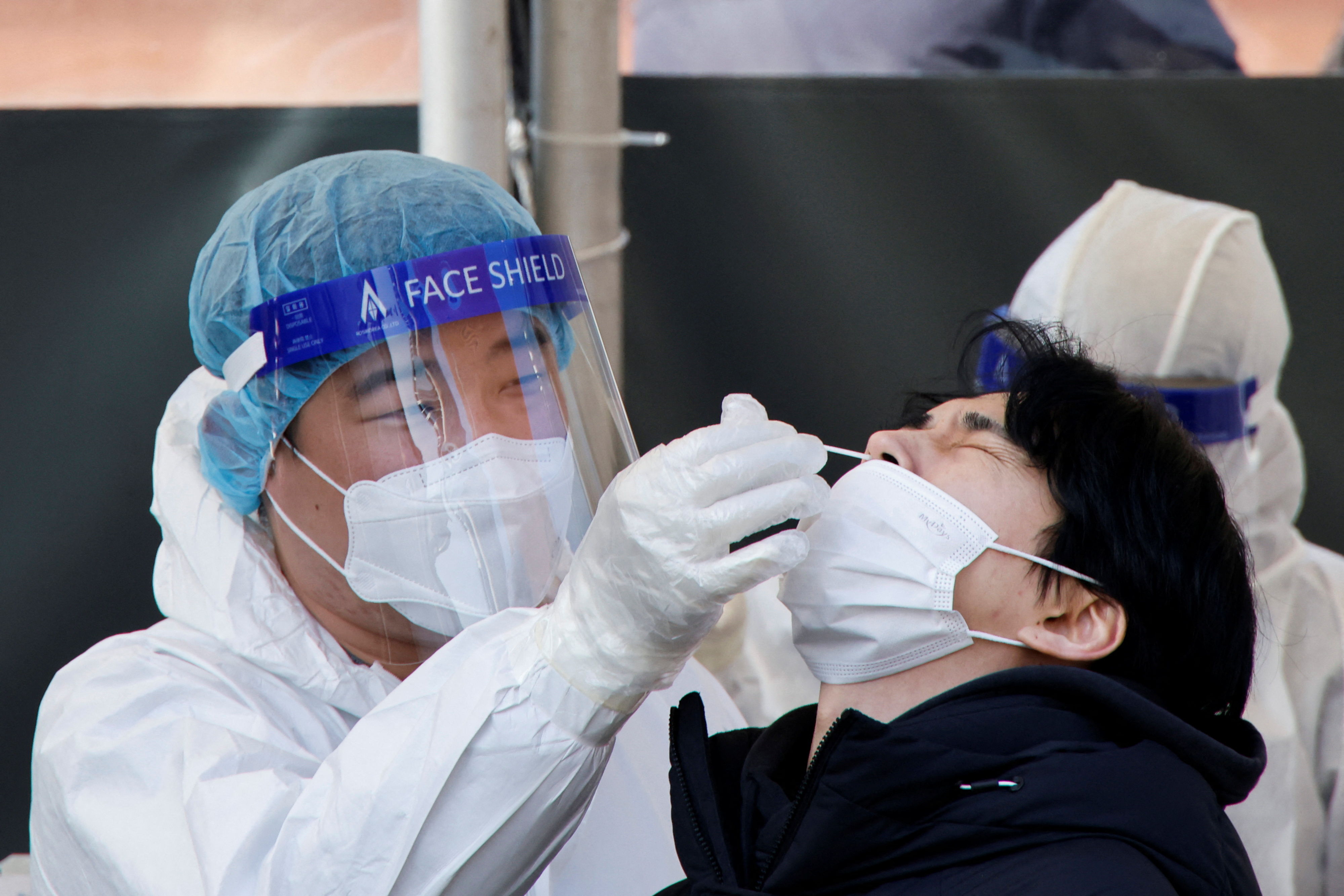 ▲▼南韓政府將PCR篩檢集中在高風險族群，恐怕會錯失快篩「偽陰性」的確診患者。（圖／路透社)
