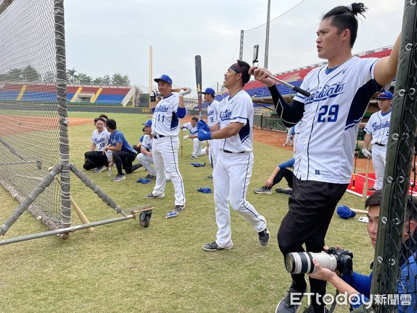 ▲悍將全壘打大賽，曾峻岳、范玉禹  。（圖／記者王真魚攝）