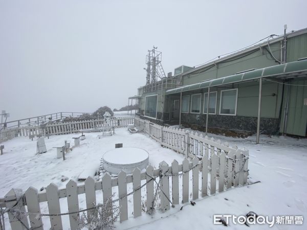 玉山下雪，積雪1.5公分。（圖／中央氣象局提供）