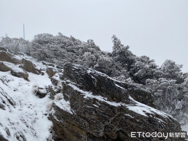 玉山下雪，積雪1.5公分。（圖／中央氣象局提供）